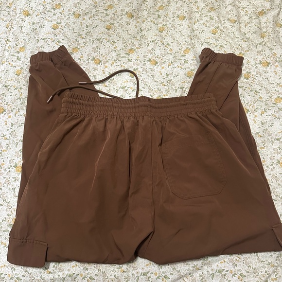 Old Navy Cargo Joggers - Picture 3 of 4